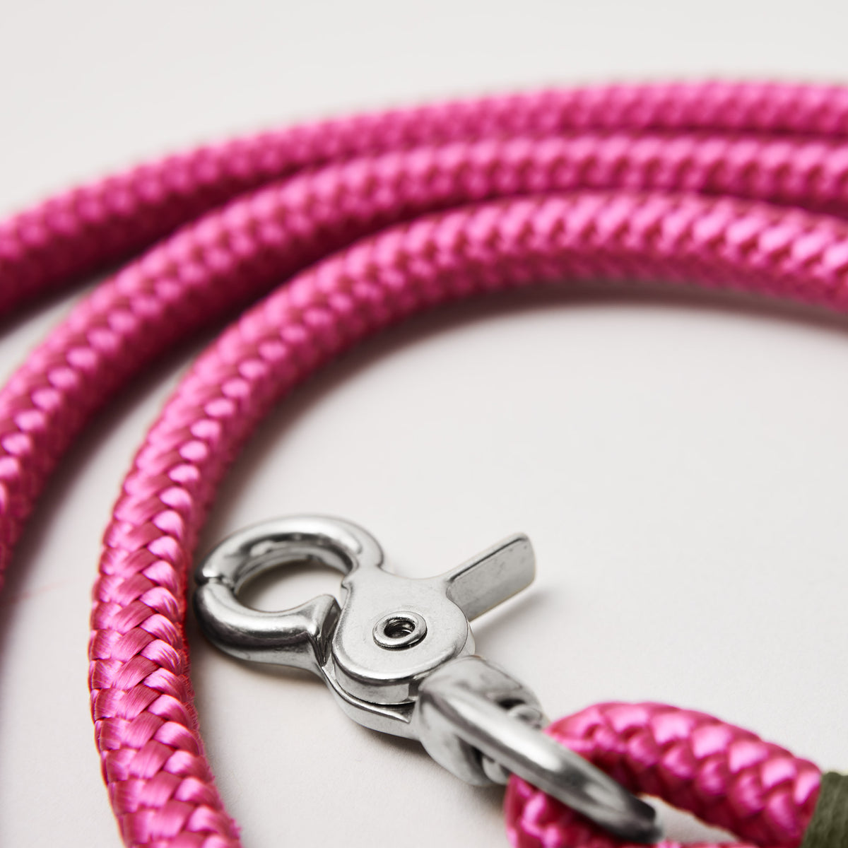 Scherenkarabiner silber an Tauleine Viva Magenta Oliv