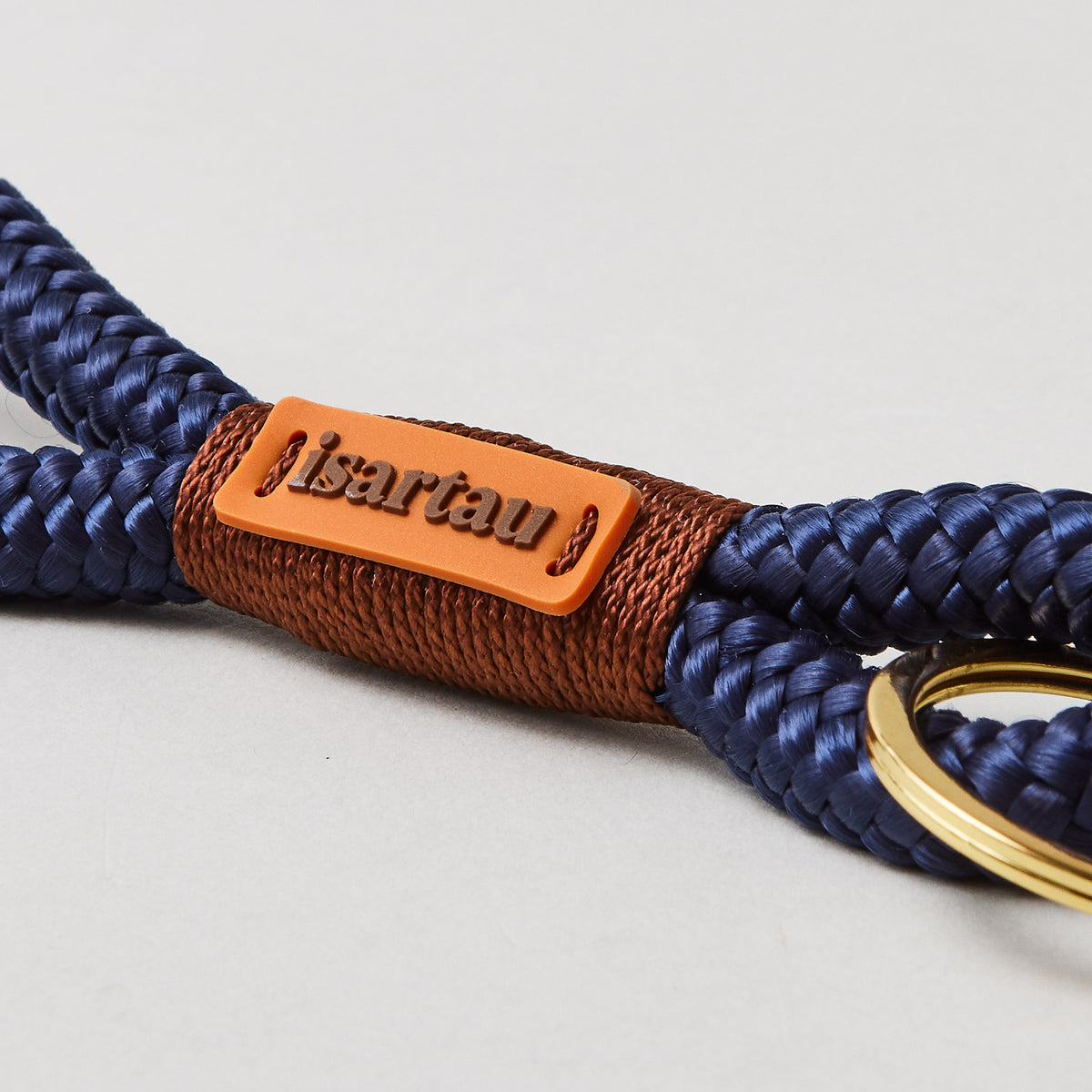 isartau Schlüsselanhänger Indigo Sea Kastanie, Softtau, gold, Detailansicht