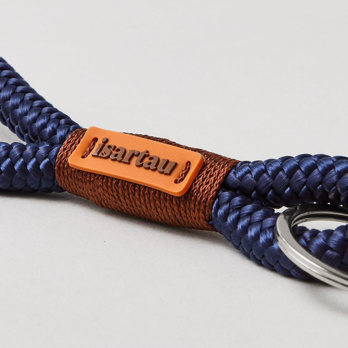 isartau Schlüsselanhänger Indigo Sea Kastanie, Softtau, silber, Detailansicht
