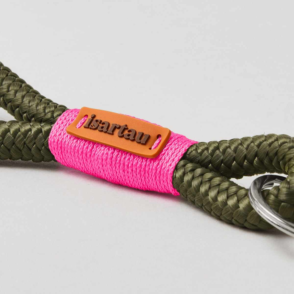 isartau Schlüsselanhänger Olive Grove Neonpink, Kletterseil, silber, Detailansicht