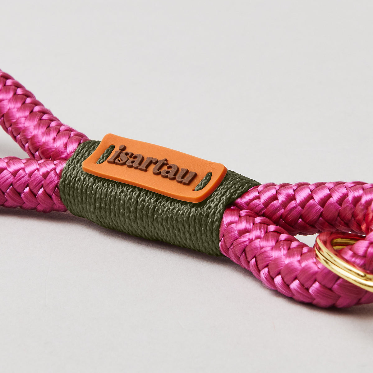 isartau Schlüsselanhänger Viva Magenta Oliv, Softtau, gold, Detailansicht