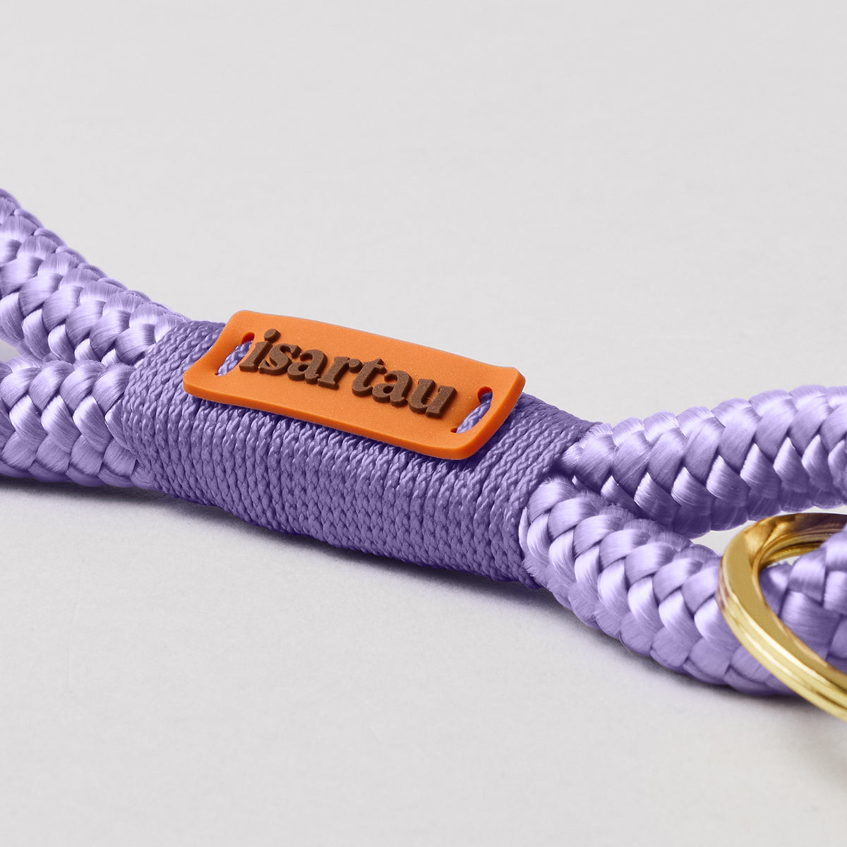 isartau Schlüsselanhänger Very Peri Lavendel, Softtau, gold, Detailansicht